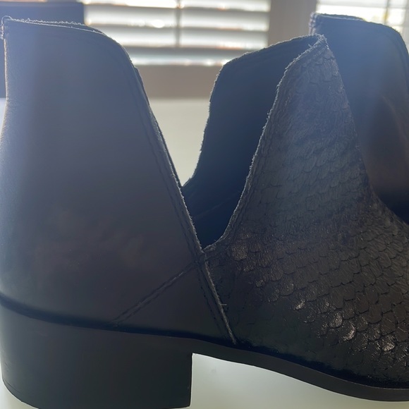 Kaanas black ankle boots- WORN TWICE - Picture 3 of 10